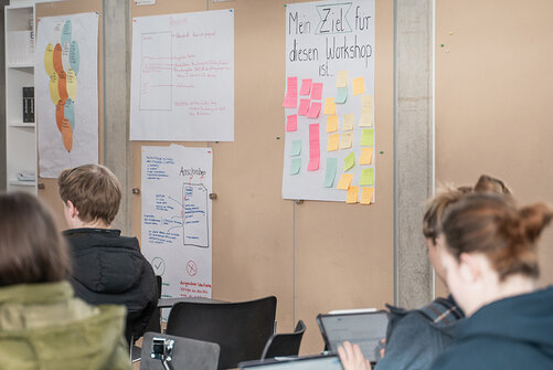 Eine Wand mit Klebezetteln mit Zielen für den Bewerbungsworkshop am Salem Kolleg