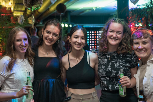 Gruppenfoto auf der Tanzfläche der Salem Kolleg Abschlussfeier