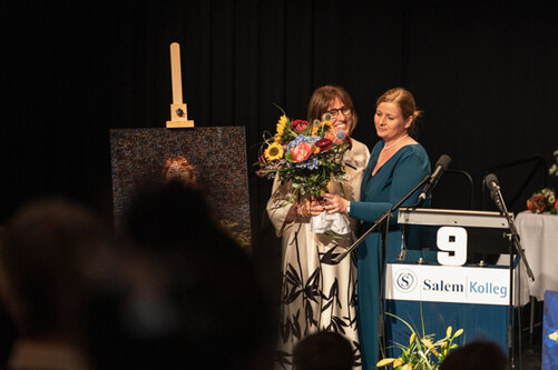 Verabschiedung Natalie Lander und Blumenübergabe mit Claudia Groot