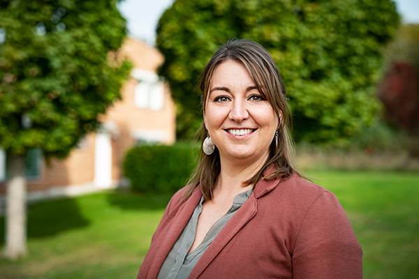 Portrait der Studienberaterin und Workshopleiterin Frau Julia Kröll